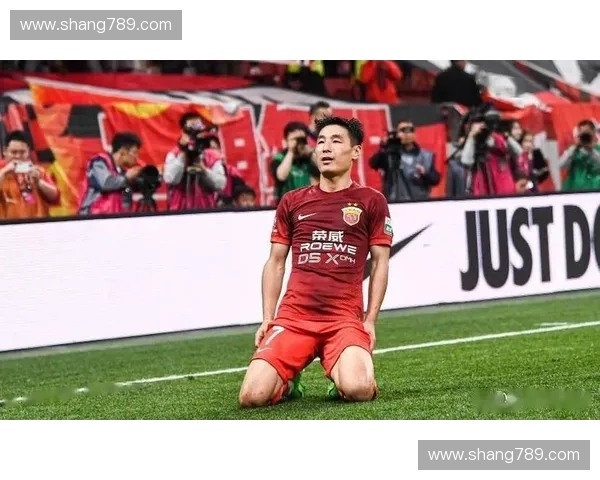 武磊伤愈复出完成百场里程碑,国足锋线迎来经验丰富的战术支点